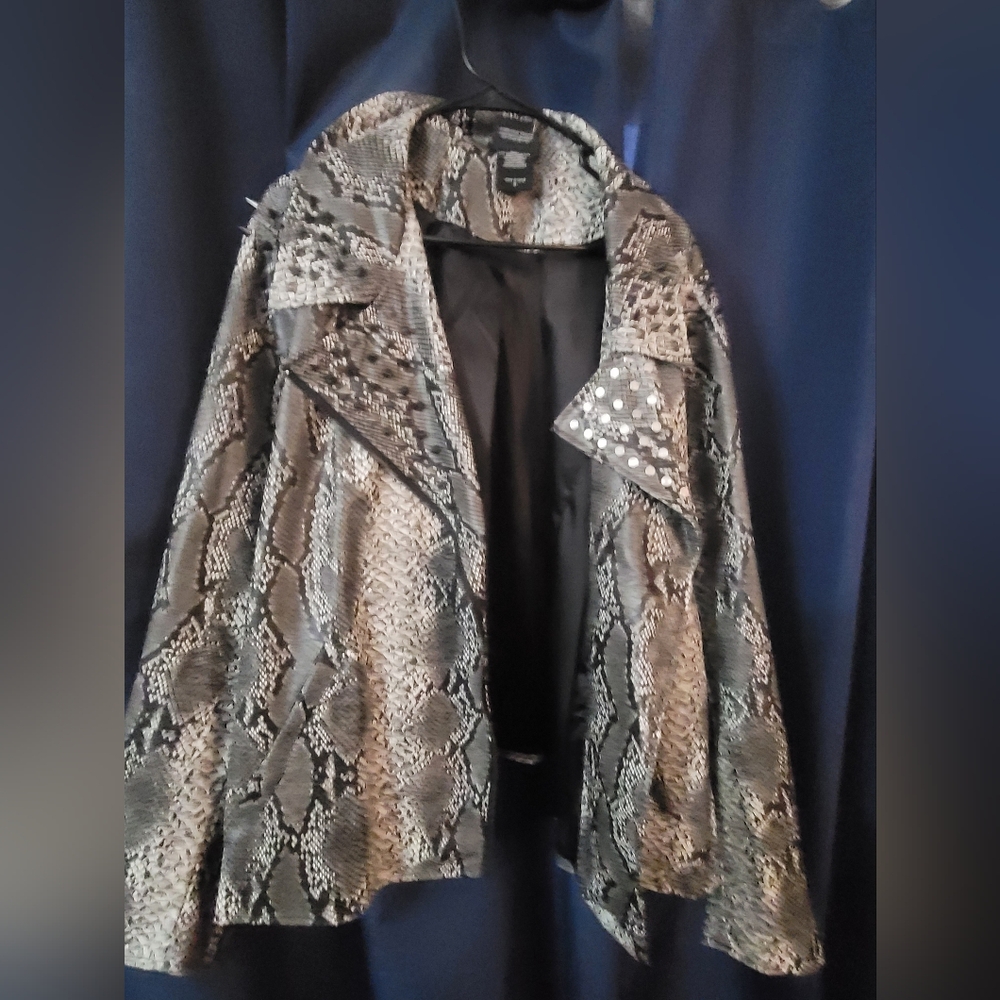 Torrid size 6 Wonder Woman 1984 faux leather/snakeskin jacket.  Spiked collar.